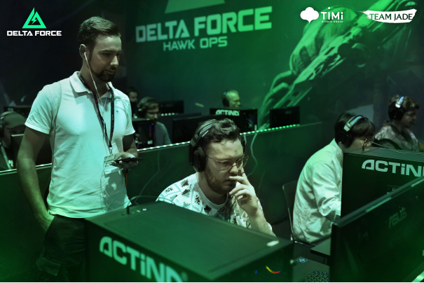 她在场上的 她在场上的