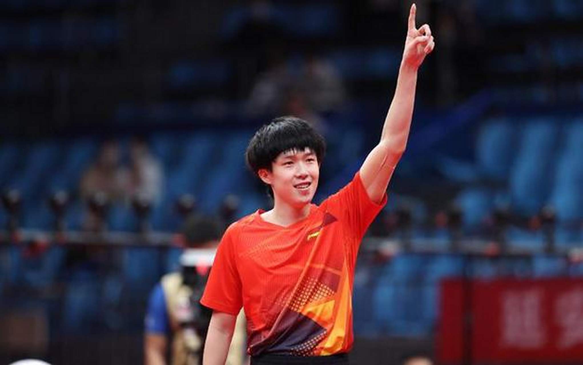 在篮下具有 在篮下具有