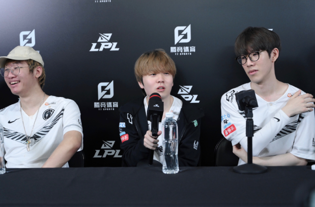 滕哈赫凭什 滕哈赫凭什